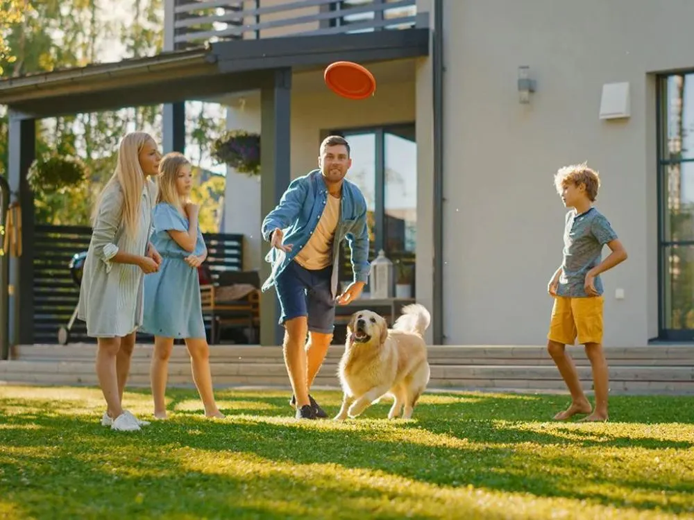 family-enjoying-backyard-without-mosquitoes